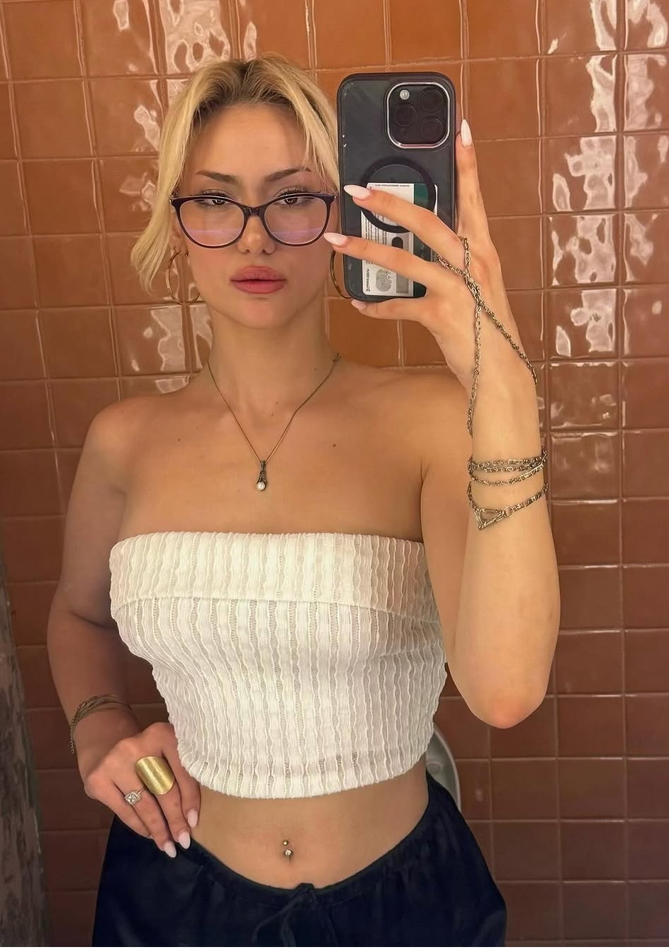 Çukur Huzurlu Bayan Escort Bayan Hilal